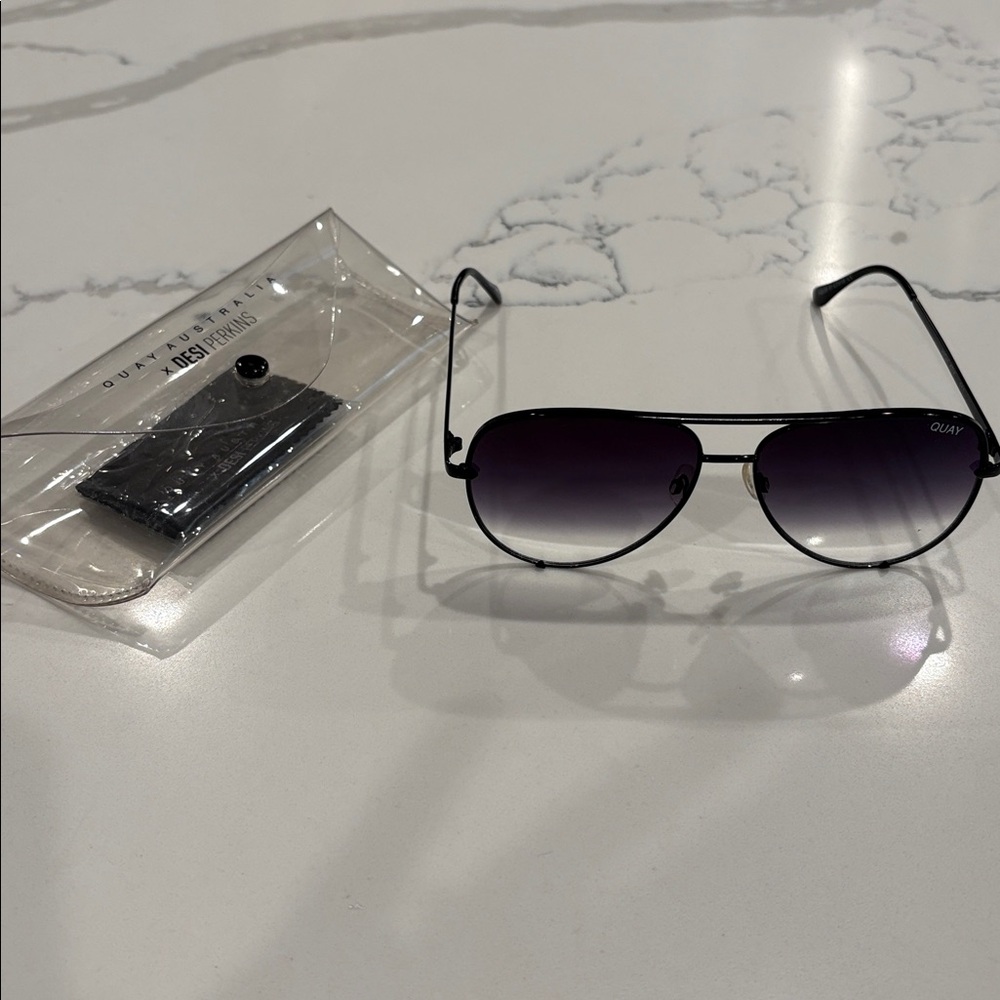 Quay x Desi Perkins Aviators Black Ombré High Key